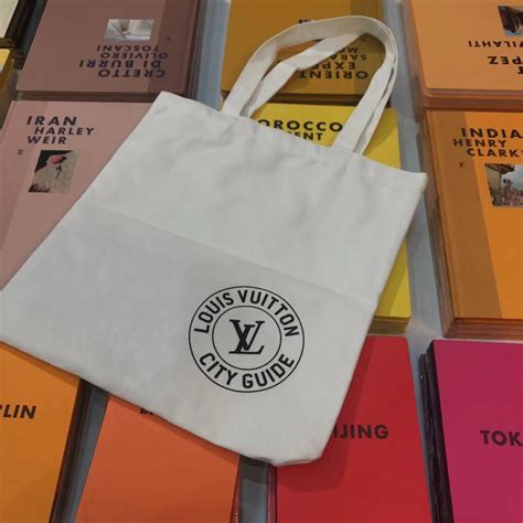 city guide tote bags.